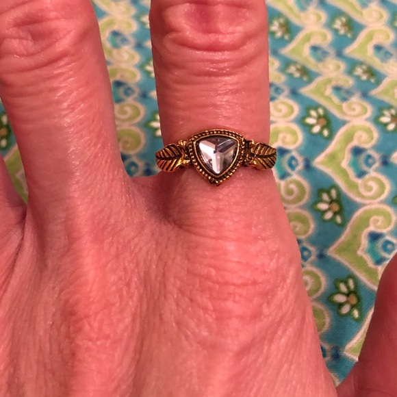 Golden Leaf With Rhinestone Diamond Shape Design Ring - Picture 3 of 11